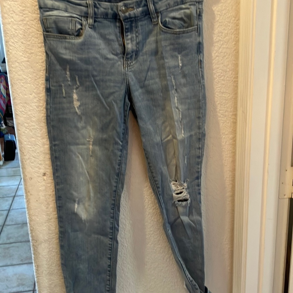 FINAL MARKDOWN Studio blue distressed jeans 29